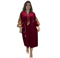 Robe d’Hôtesse Mi-Longue avec Broderie – Pivoine House Of Creation