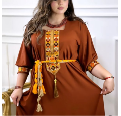 Robe d’Hôtesse Longue avec Motif Berbère  – Pivoine House Of Creation