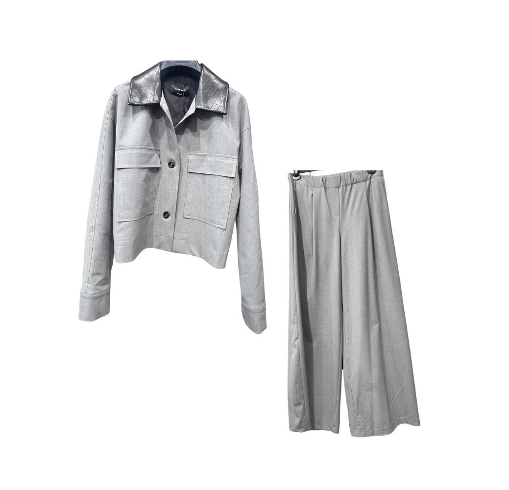 Ensemble classique gris avec col en cuir