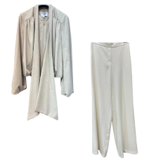 Ensemble beige classique : veste et pantalon