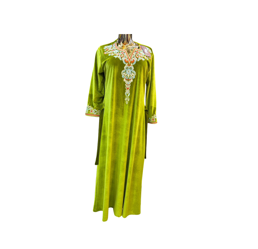 Robe d'hôtesse vert pistache avec broderie