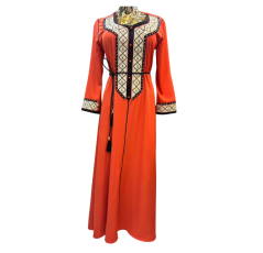 Robe d'hôtesse orange style qatari avec broderie