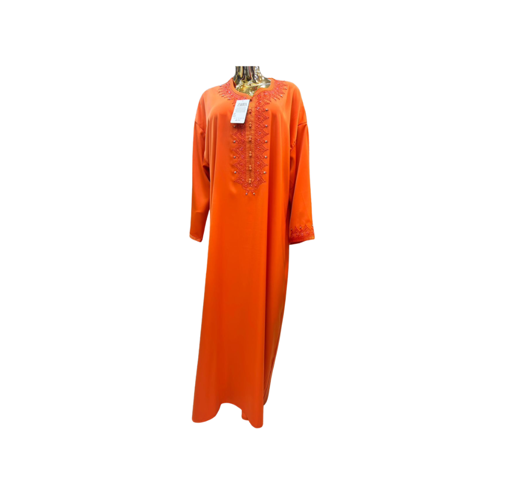 La Robe d'hôtesse orange style arabesque avec broderie