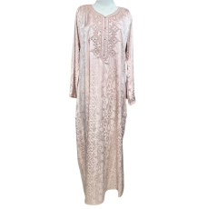 Robe style tunisien rose avec broderie