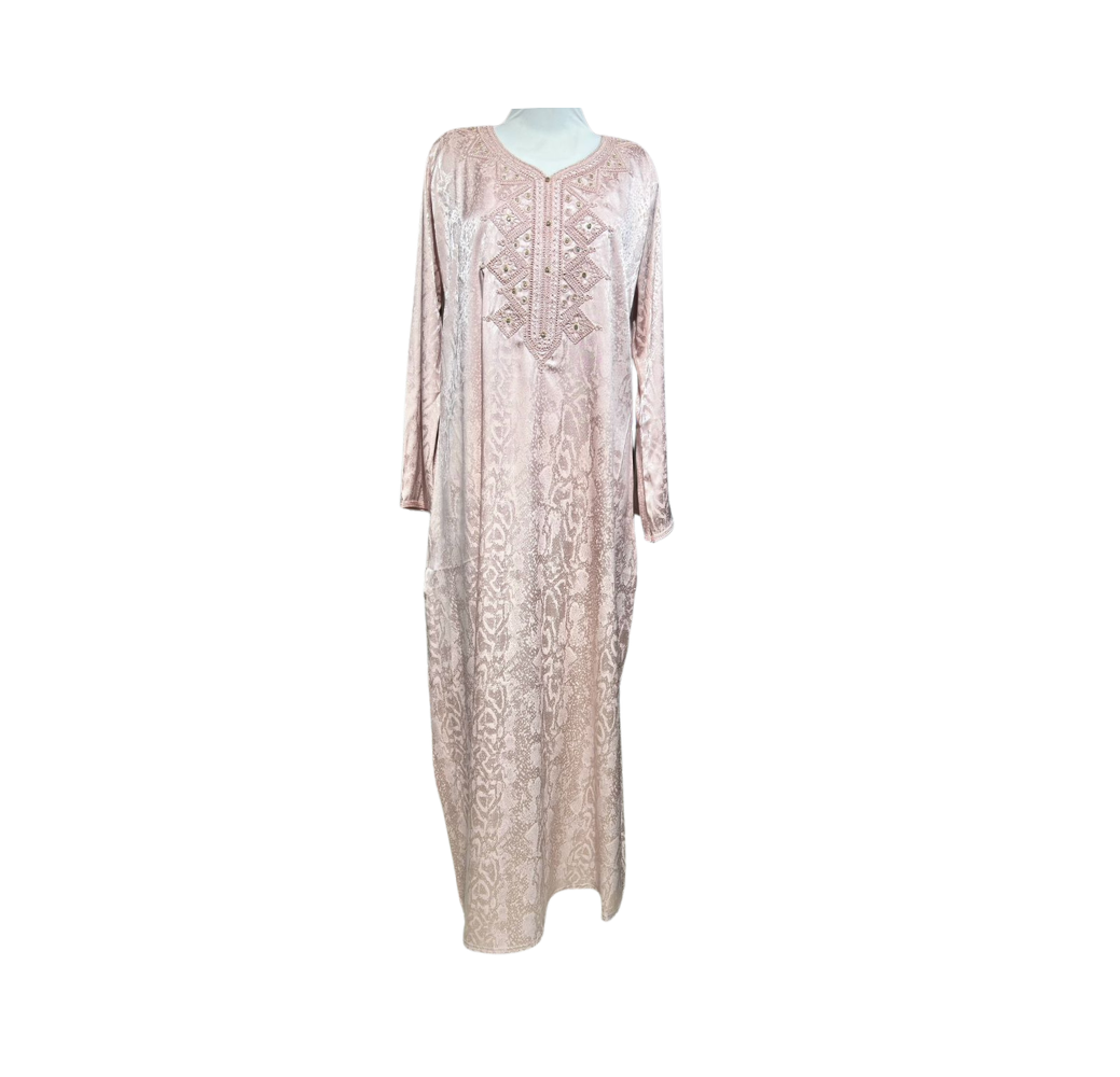 Robe style tunisien rose avec broderie
