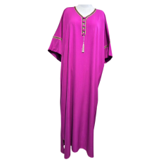 Robe d'intérieure rose avec boutons