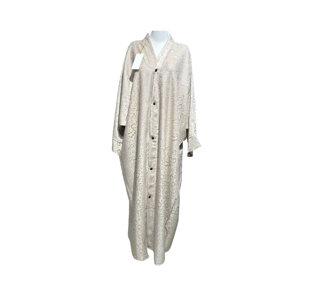 Abaya longue beige avec motif imprimé et boutons