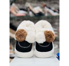 Chaussons en peluche avec pompons