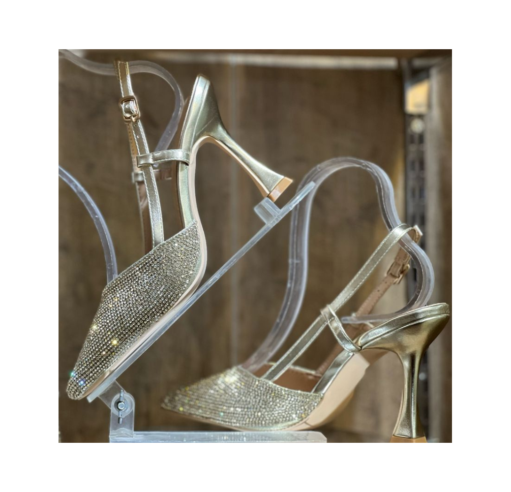 Chaussures dorées à talons pour fête