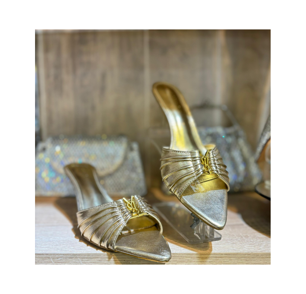 Mules élégantes doré YSL Mules élégantes doré YSL