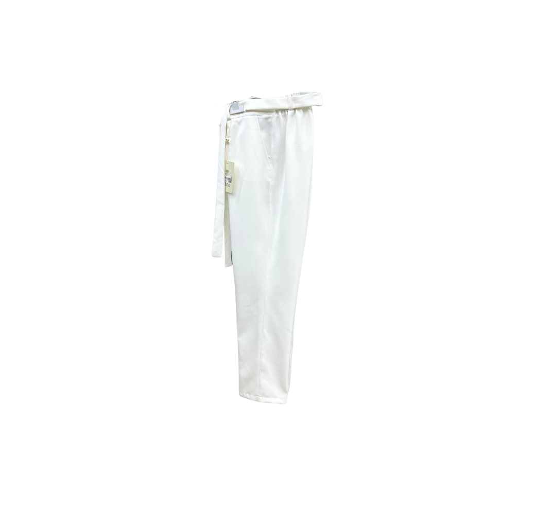Pantalon classique blanc cintré avec ceinture Pantalon classique blanc cintré avec ceinture