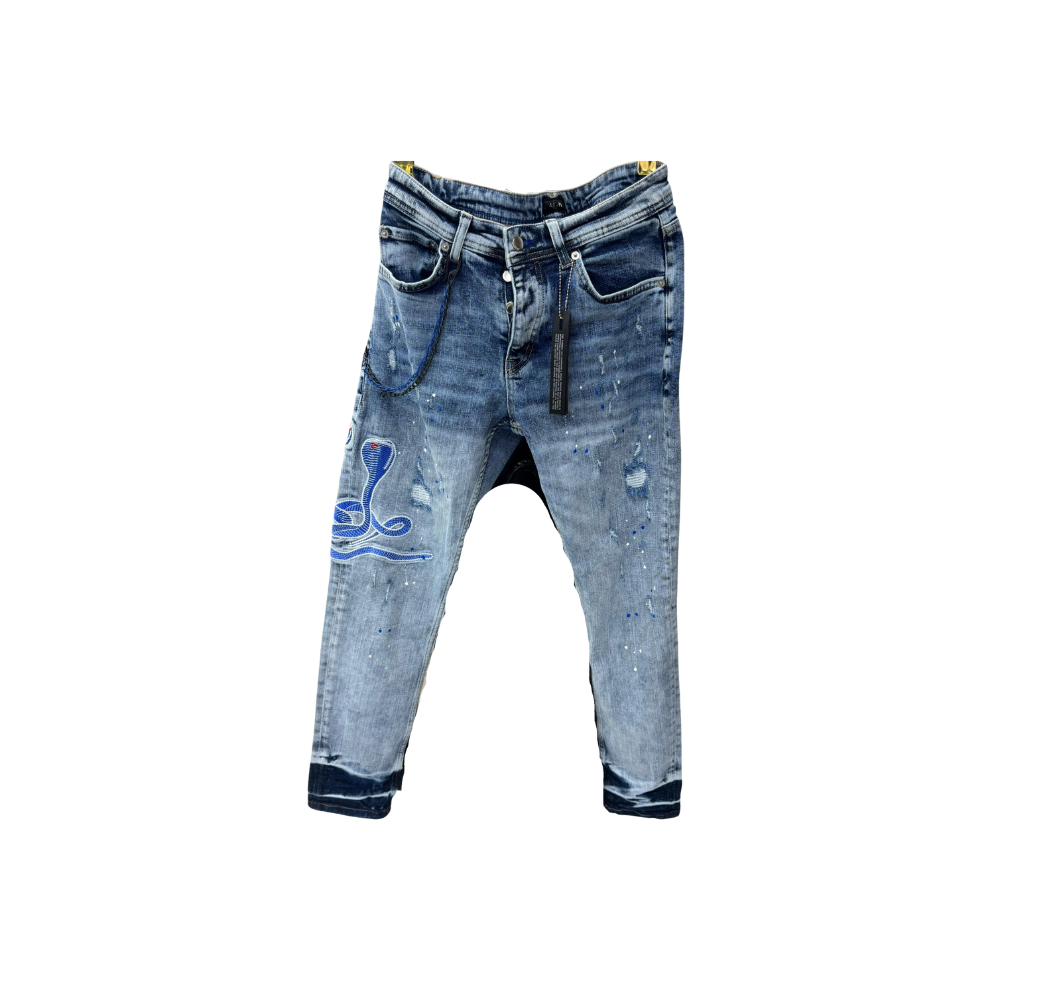 Pantalon en jean Amiri snake bleu ciel Pantalon en jean Amiri snake bleu ciel