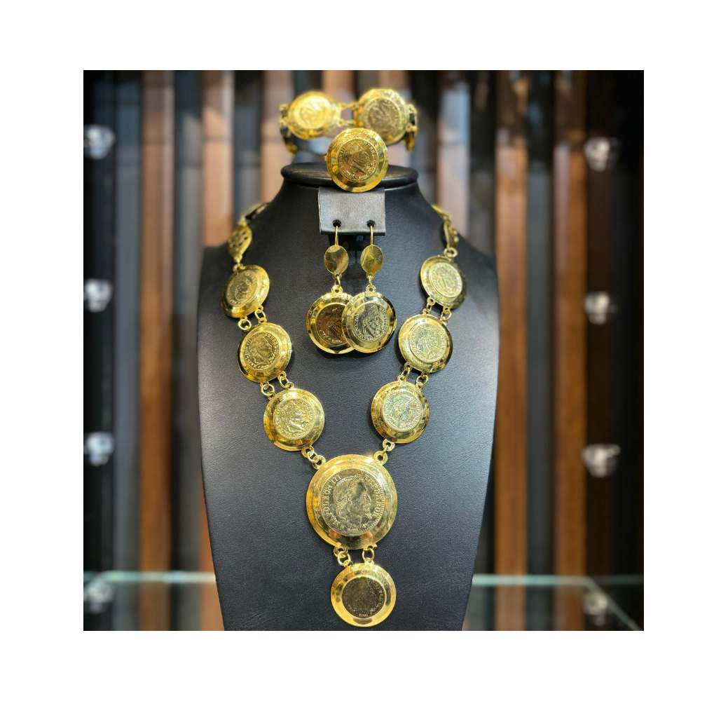Parure traditionnelle Louiza en bronze rincé avec de l’or Parure traditionnelle Louiza en bronze rincé avec de l’or