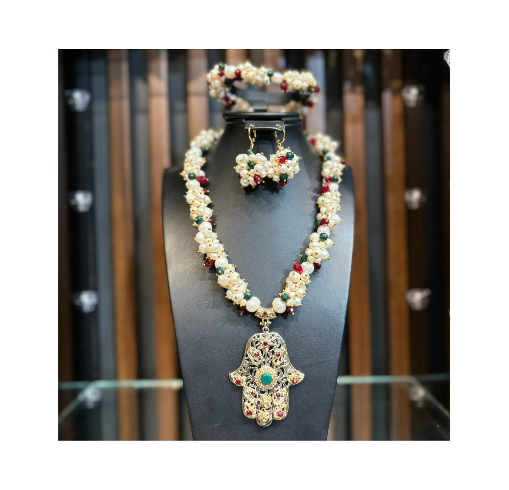 Parure en gemme authentique, pierre d’agate et motif rincé avec de l’or