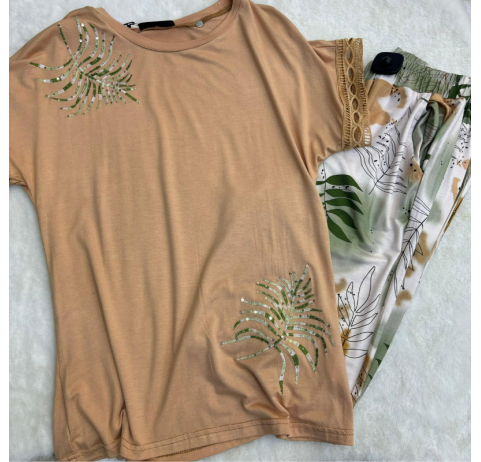 Pyjama haut beige et pantalon imprimé