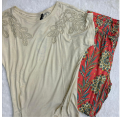 Pyjama haut beige et pantalon imprimé
