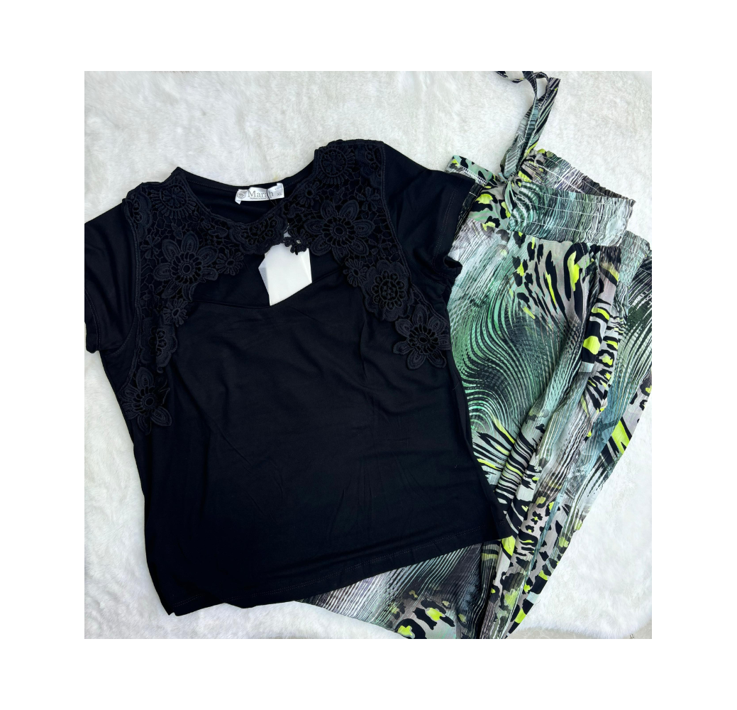 Pyjama haut noir et pantalon imprimé Pyjama haut noir et pantalon imprimé