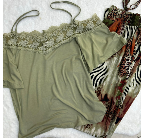 Pyjama haut vert et pantalon imprimé