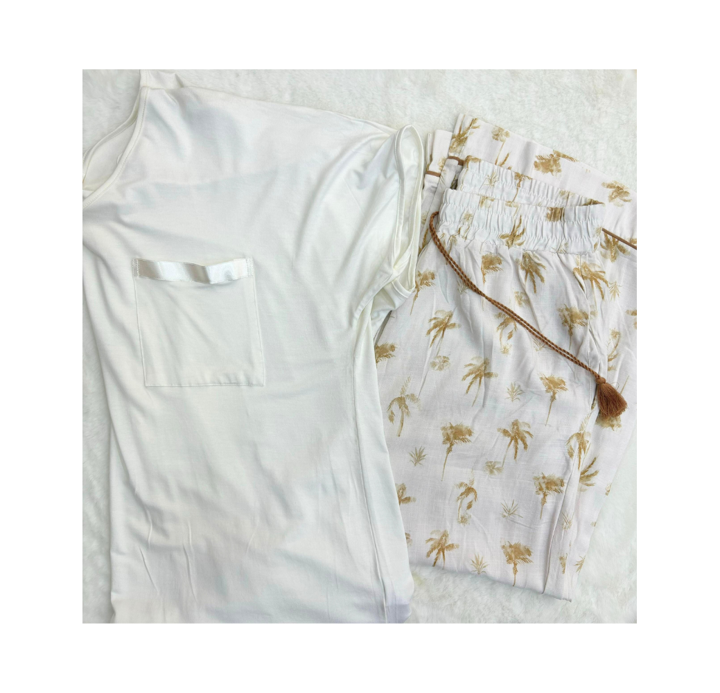 Pyjama haut blanc et pantalon imprimé Pyjama haut blanc et pantalon imprimé