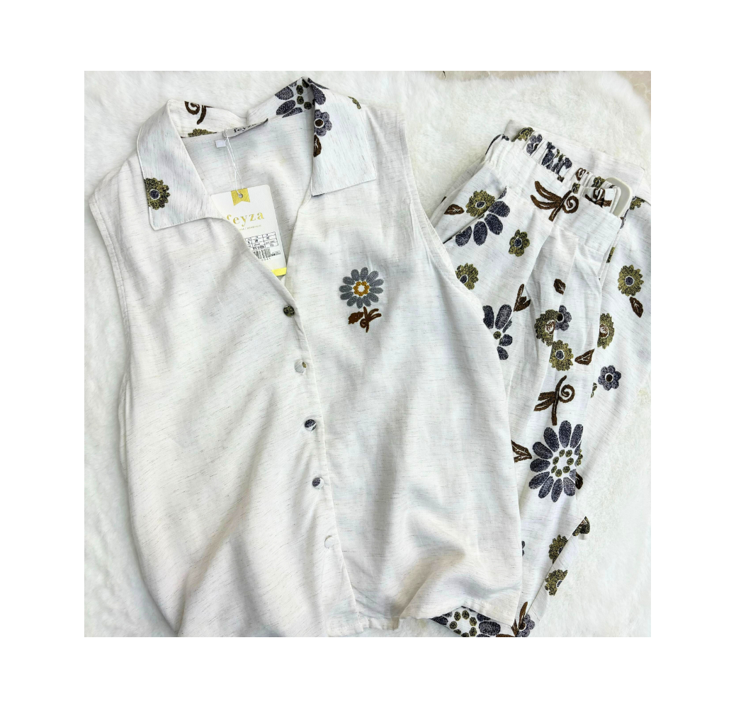 Pyjama deux pièces blanc brodé Pyjama deux pièces blanc brodé