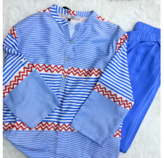 Pyjama deux pièces bleu et rouge