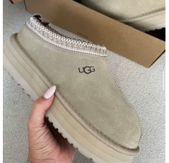 UGG Tazz Femme Slipper beige clair – Kick Sneakers