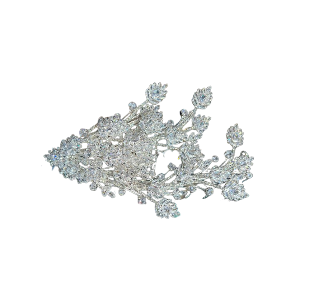 Broche pour cheveux fabriquée avec du zircon pur.