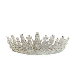 Couronne fabriquée avec du tissu et du coton pur.