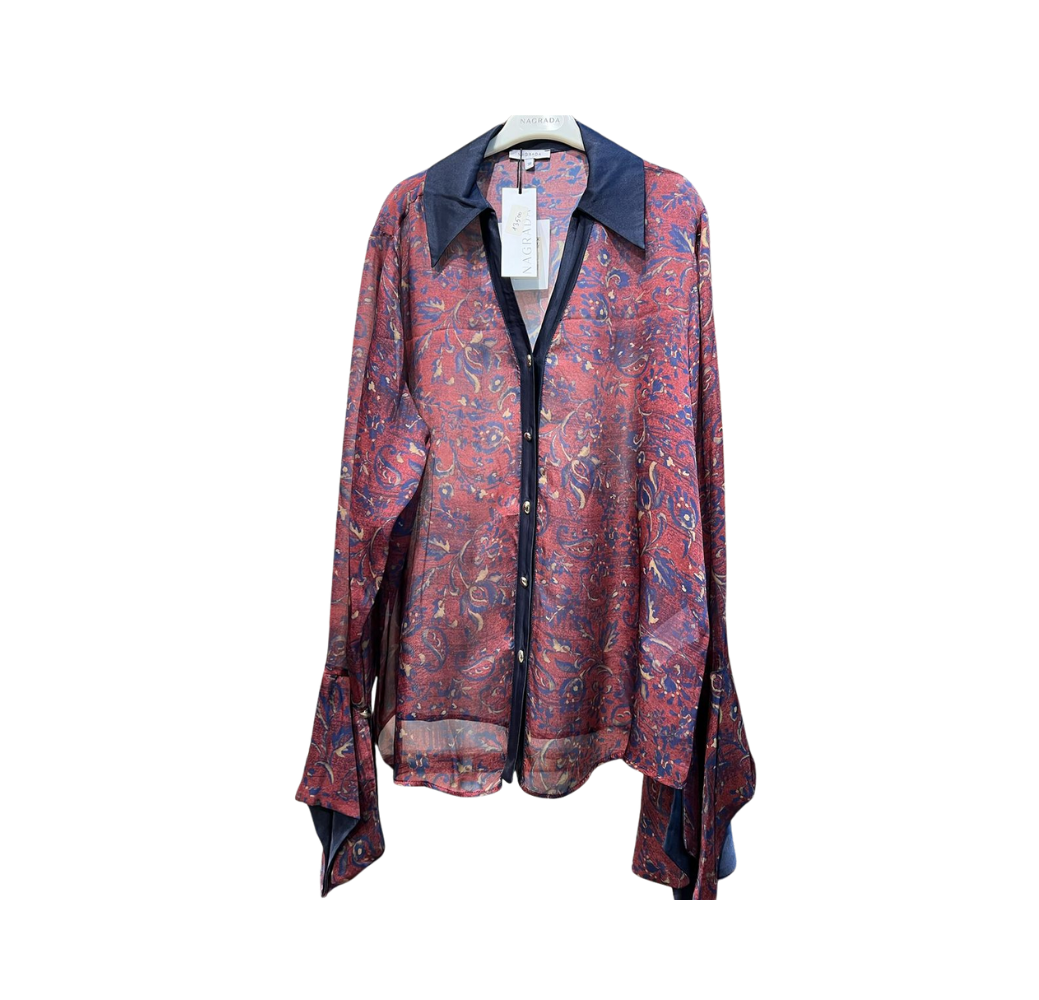 Chemise rouge à petits motifs