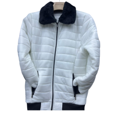 Veste blanche à col fourrure